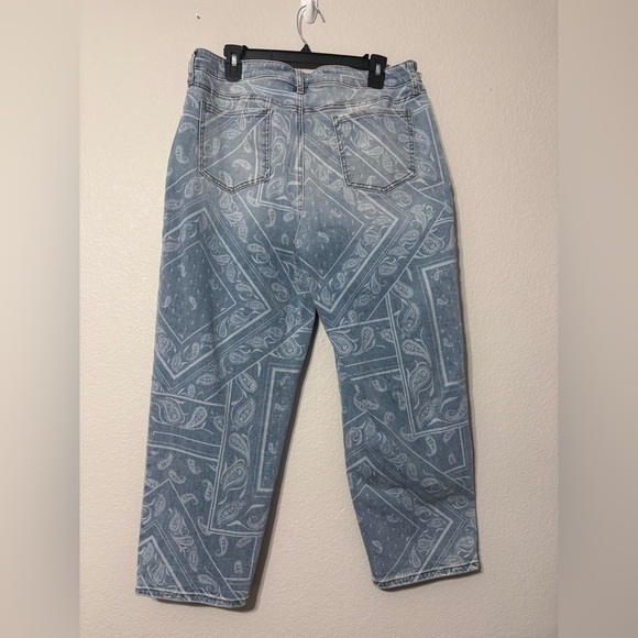Chico’s Paisley Applique Cropped Jeans - Light Blue. Embroidered, Soft, Stretchy - Picture 7 of 16